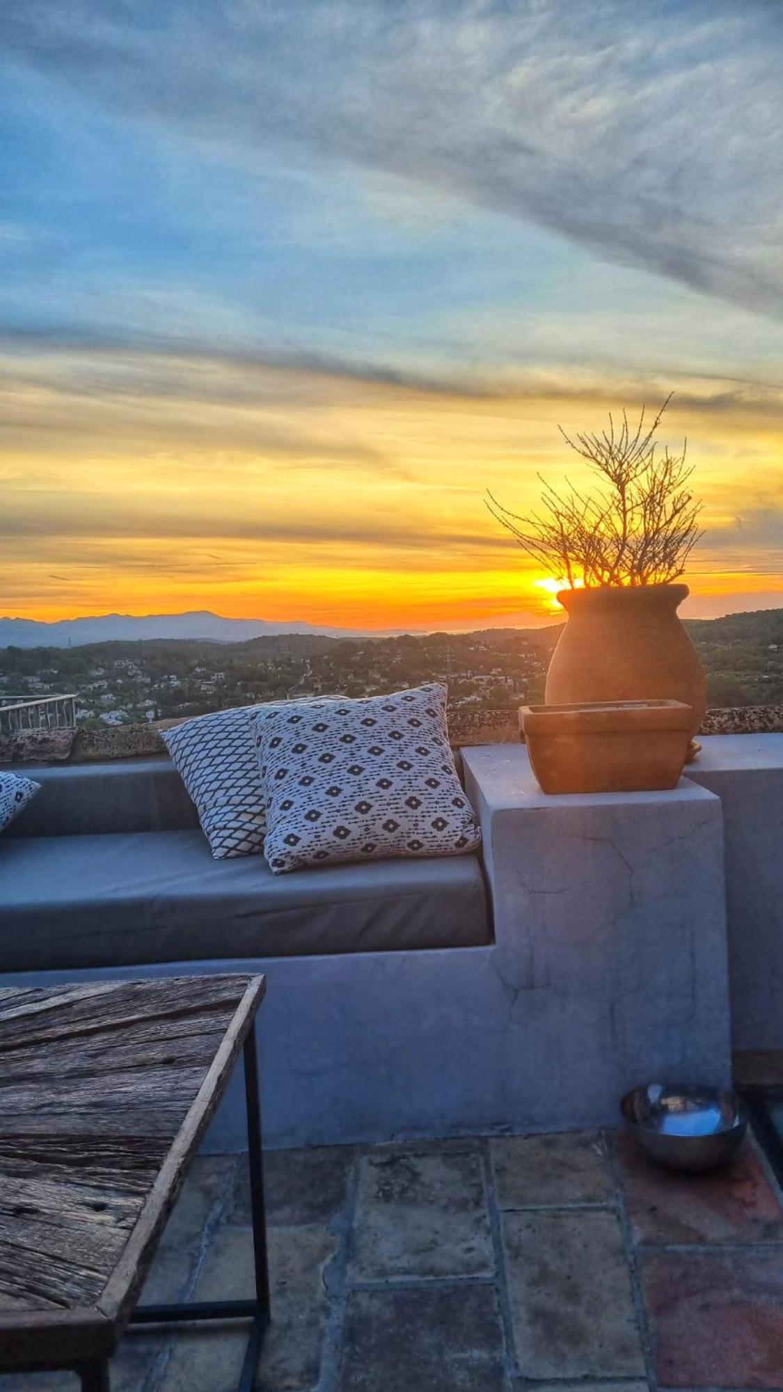 Townhouse Mougins In The Old Village, Fantastic View, Sea And Mountains エクステリア 写真